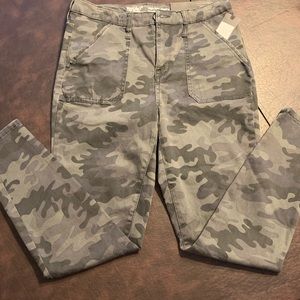 Super Stretch Camo Skinny Jeans - Size 10